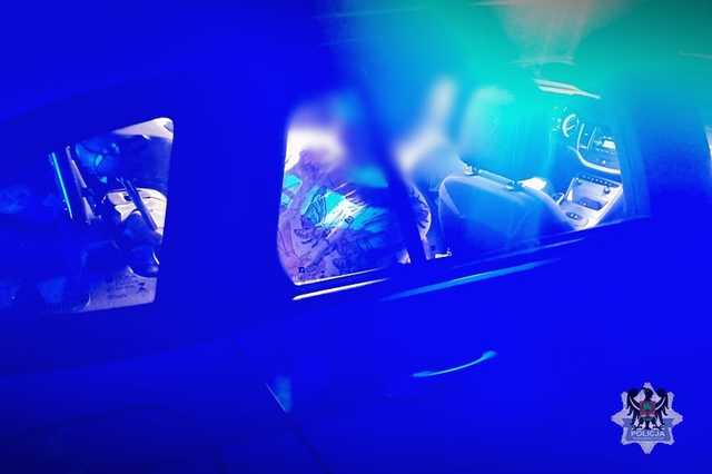 Pijany 28-latek podjął ucieczkę przed policją i wpadł do rowu [FOTO]