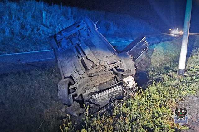 Pijany 28-latek podjął ucieczkę przed policją i wpadł do rowu [FOTO]