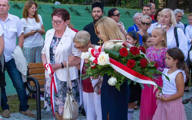 [FOTO] W Mieroszowie powstał Skwer Sybiraków. Za nami uroczyste odsłonięcie tablicy