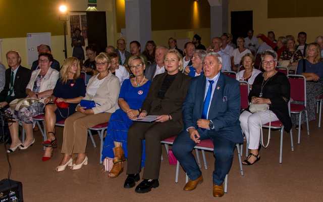 [FOTO] W Mieroszowie powstał Skwer Sybiraków. Za nami uroczyste odsłonięcie tablicy