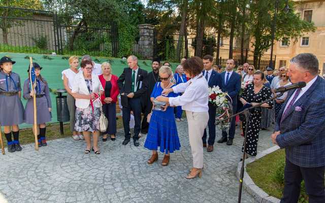 [FOTO] W Mieroszowie powstał Skwer Sybiraków. Za nami uroczyste odsłonięcie tablicy