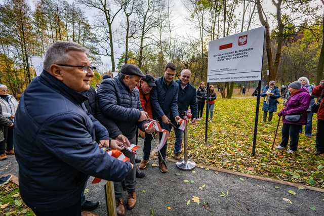 [FOTO] Otwarto teren rekreacyjny przy wzgórzu Gedymina. Powstały ścieżki spacerowe i mała plaża