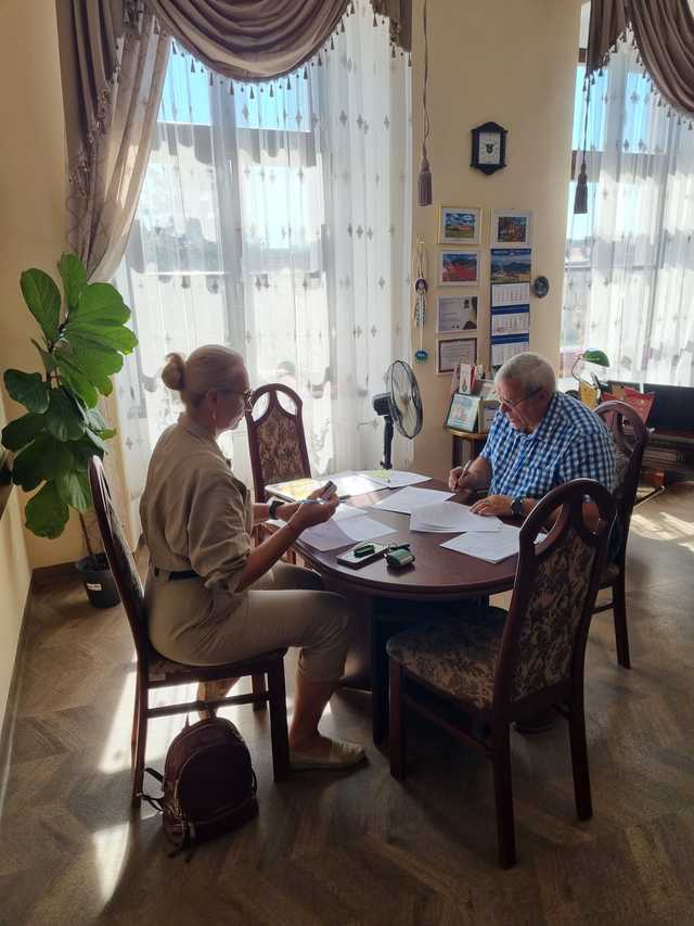 [FOTO] Podpisano umowę na przebudowę dróg w Mieroszowie. Równolegle ruszyły prace remontowe na ul. Mickiewicza