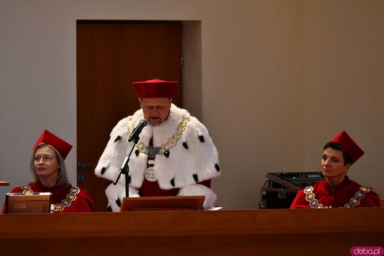 [FOTO] W Akademii Nauk Stosowanych zainaugurowano rok akademicki 2024/25