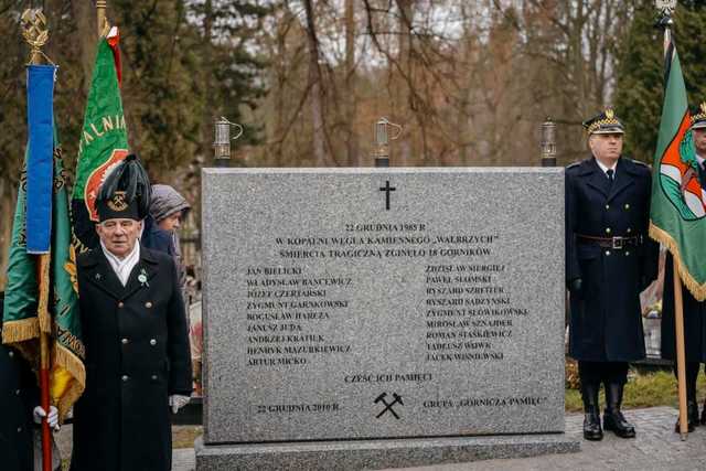 [FOTO] Oddali hołd górnikom, ofiarom jednej z największych katastrof górniczych w Polsce