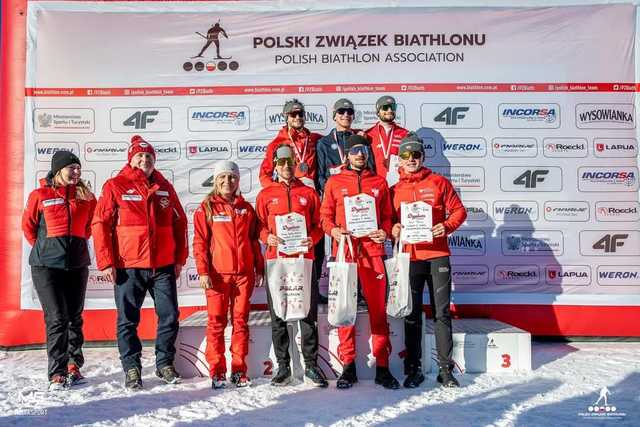 [FOTO] Sukcesy zawodników z Czarnego Boru na zawodach biathlonowych w Jakuszycach