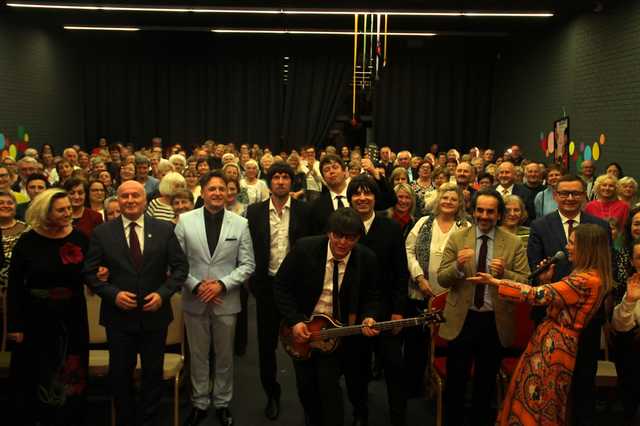 [FOTO] Kobiety z gminy Czarny Bór świętowały w rytmach rock and roll-a