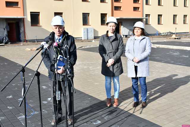 [WIDEO/FOTO/WIZUALIZACJE] Nowoczesne mieszkania na wynajem w Jedlinie-Zdroju coraz bliżej. Postępuja inwestycja TBS