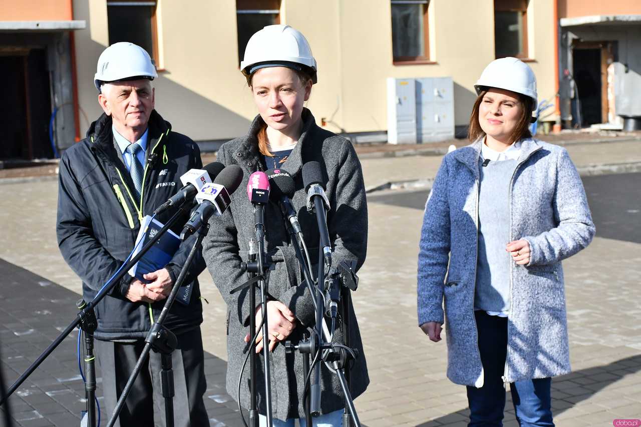 [WIDEO/FOTO/WIZUALIZACJE] Nowoczesne mieszkania na wynajem w Jedlinie-Zdroju coraz bliżej. Postępuja inwestycja TBS