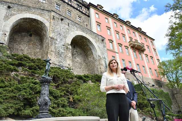 [FOTO] Fontanny w ogrodach Zamku Książ doczekały się modernizacji. Odtworzono także zabytkowe rzeźby