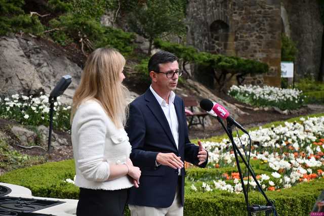 [FOTO] Fontanny w ogrodach Zamku Książ doczekały się modernizacji. Odtworzono także zabytkowe rzeźby