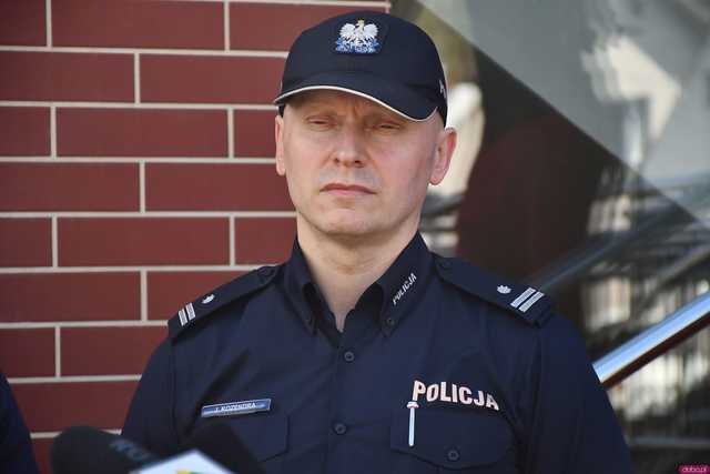 [WIDEO/FOTO] W Jedlinie-Zdroju powstał telefon na policję. Zapewnia szybki i łatwy kontakt z najbliższym komisariatem