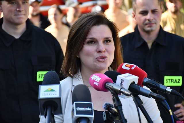 [WIDEO/FOTO] Oficjalne przekazanie wozu strażackiego dla OSP Jedlina-Zdrój