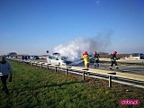 Zderzenie trzech pojazdów na A4. Osobówka spłonęła!