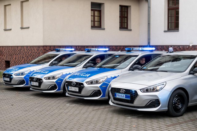 Przekazanie nowych samochodów dla Komendy Miejskiej Policji we Wrocławiu 