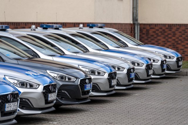 Przekazanie nowych samochodów dla Komendy Miejskiej Policji we Wrocławiu 