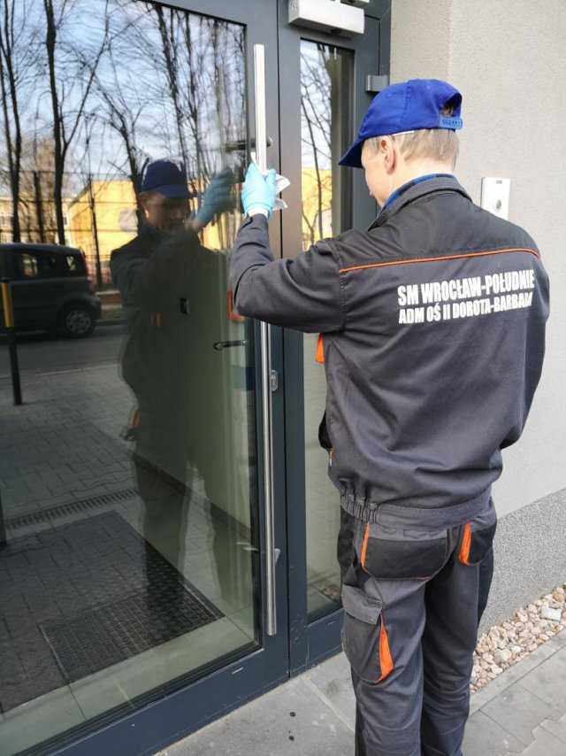 Pakiet bezpieczeństwa dla 150 tys. wrocławian na czas pandemii koronawirusa