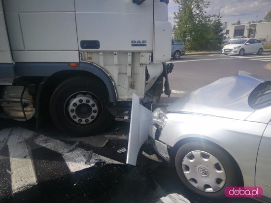 Zderzenie ciężarówki z osobówką na DK 35 w Małuszowie