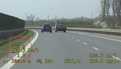 Jechał 198 km/h drogą S8 - został zatrzymany przez wrocławskich policjantów