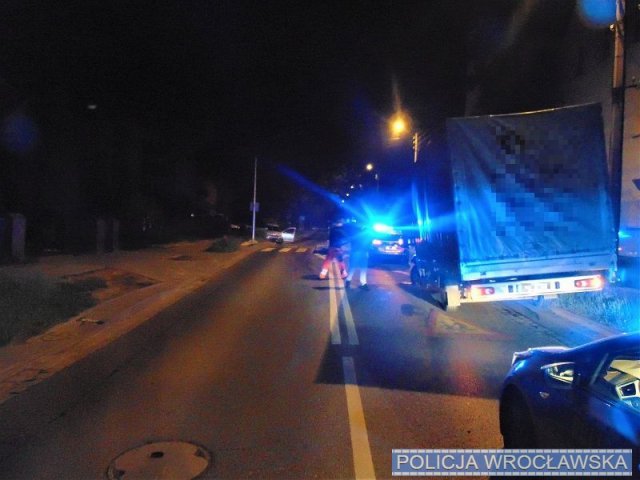 Miał sądowy zakaz prowadzenia pojazdów i wjechał w niego nietrzeźwy kierujący