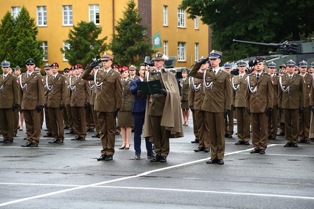 Promocja na pierwszy stopień oficerski absolwentów Akademii Wojsk Lądowych