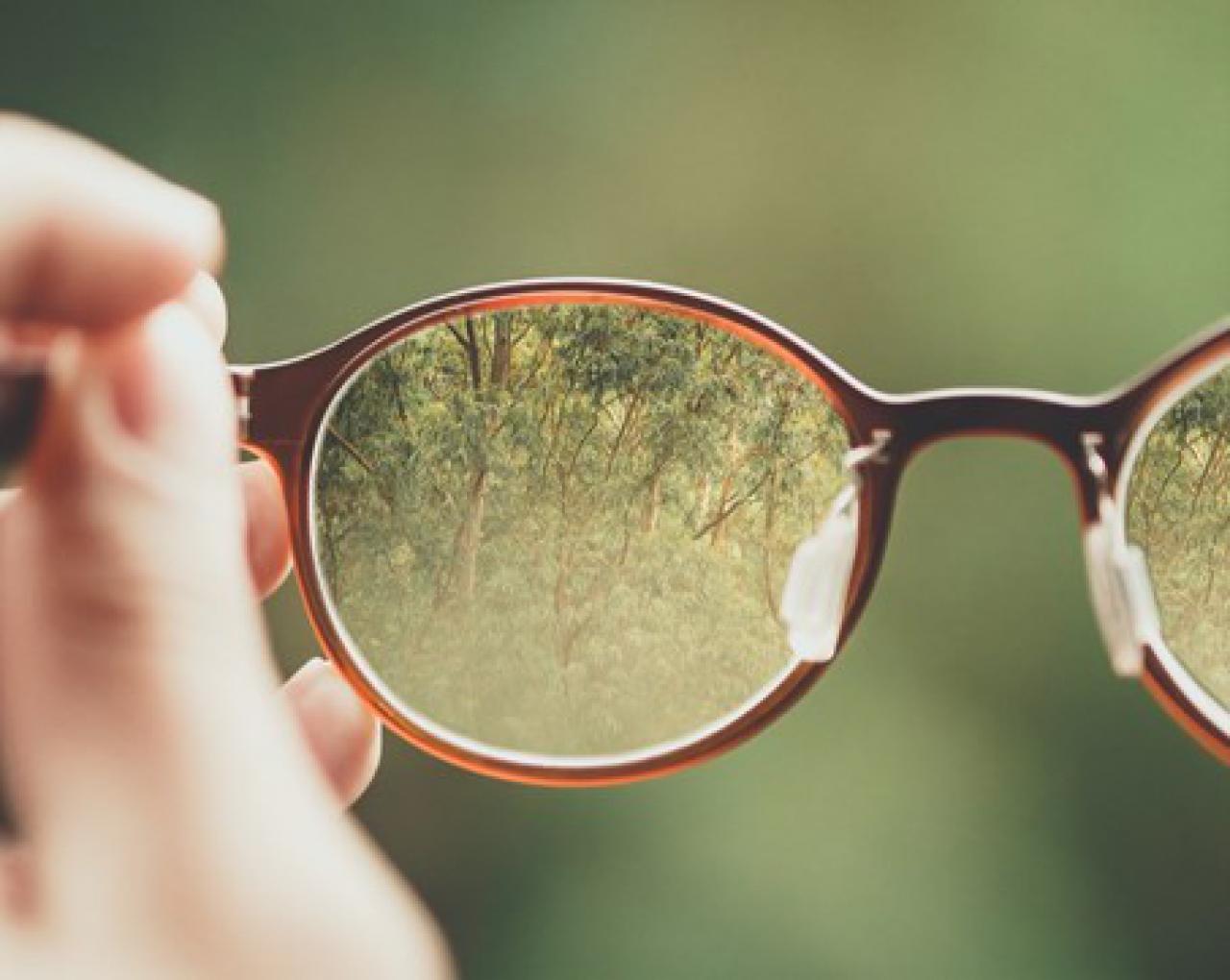 Co oznaczają cylindry w okularach?