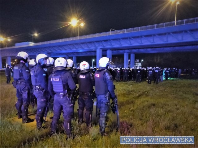 Wrocławscy policjanci zabezpieczali derby na Stadionie Miejskim