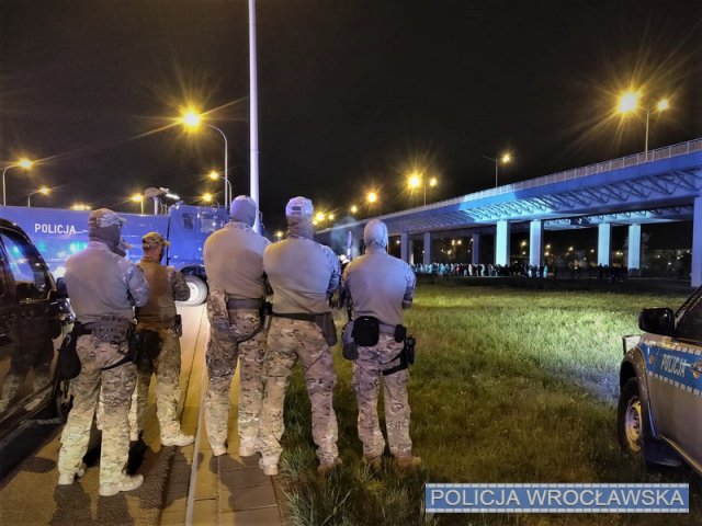 Wrocławscy policjanci zabezpieczali derby na Stadionie Miejskim