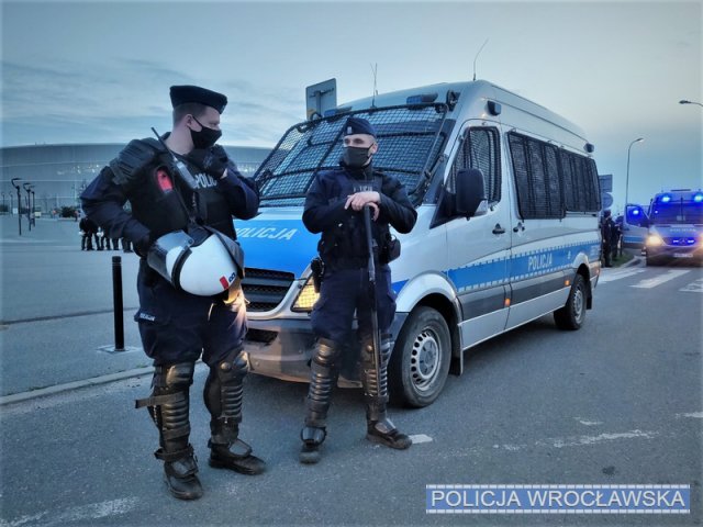 Wrocławscy policjanci zabezpieczali derby na Stadionie Miejskim