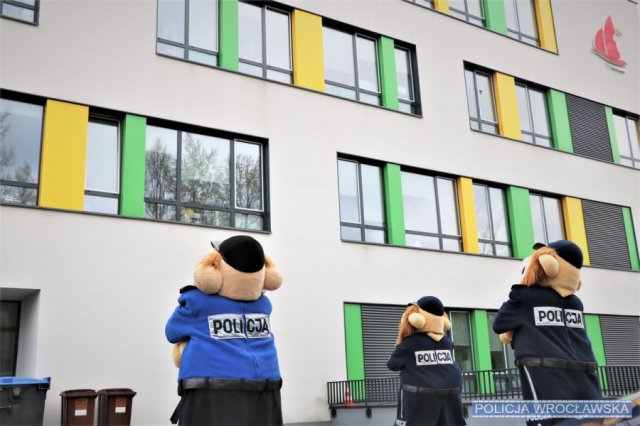 Policjanci sprawili niespodziankę dzieciom z Przylądka Nadziei