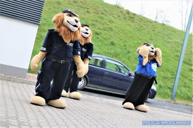 Policjanci sprawili niespodziankę dzieciom z Przylądka Nadziei
