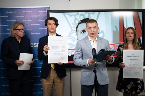 Jedynka dla Czarnka - uczniowie wystawiają cenzurę Ministrowi Edukacji