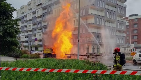 Pożar gazociągu przy ul. Dmowskiego