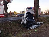 [FOTO] Czołowe zderzenia autobusu z samochodem osobowym w Cesarzowicach