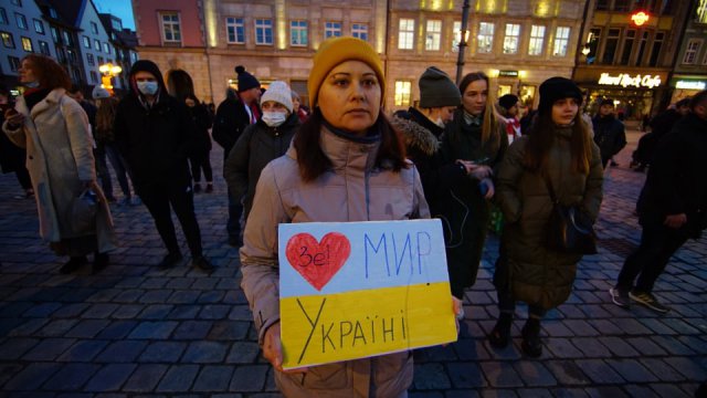 [FOTO] Wrocławianie manifestowali solidarność z Ukrainą