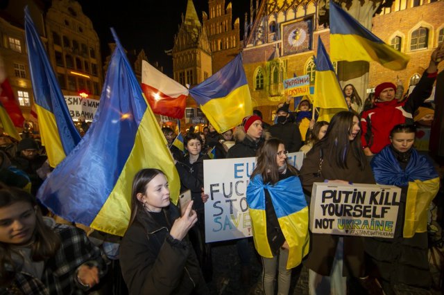 [FOTO] Wrocławianie manifestowali solidarność z Ukrainą