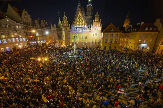 [FOTO] Wrocławianie manifestowali solidarność z Ukrainą