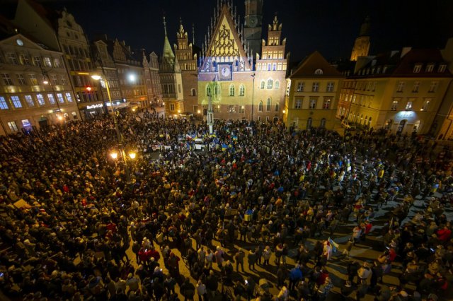 [FOTO] Wrocławianie manifestowali solidarność z Ukrainą