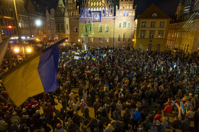 [FOTO] Wrocławianie manifestowali solidarność z Ukrainą
