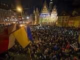 [FOTO] Wrocławianie manifestowali solidarność z Ukrainą