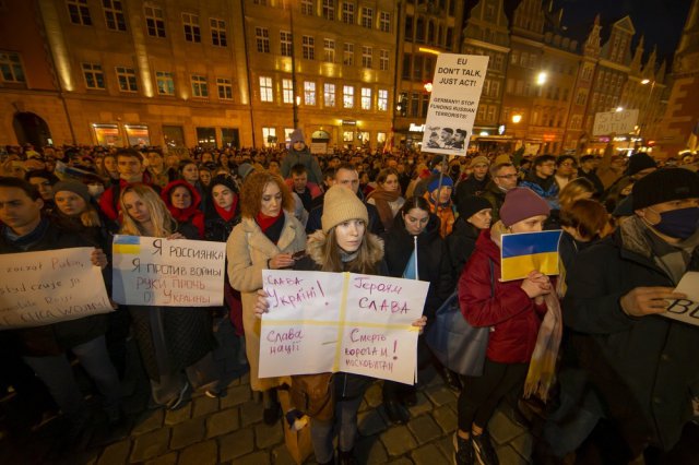 [FOTO] Wrocławianie manifestowali solidarność z Ukrainą