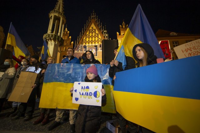 [FOTO] Wrocławianie manifestowali solidarność z Ukrainą