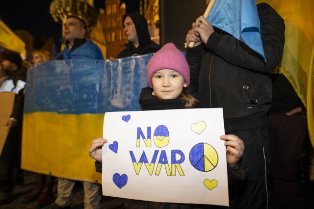 [FOTO] Wrocławianie manifestowali solidarność z Ukrainą