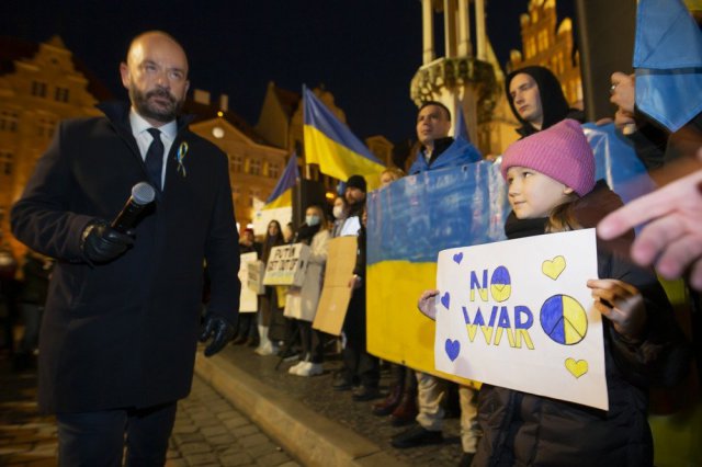 [FOTO] Wrocławianie manifestowali solidarność z Ukrainą