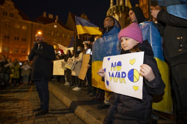 [FOTO] Wrocławianie manifestowali solidarność z Ukrainą
