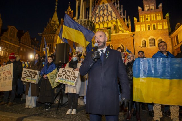 [FOTO] Wrocławianie manifestowali solidarność z Ukrainą