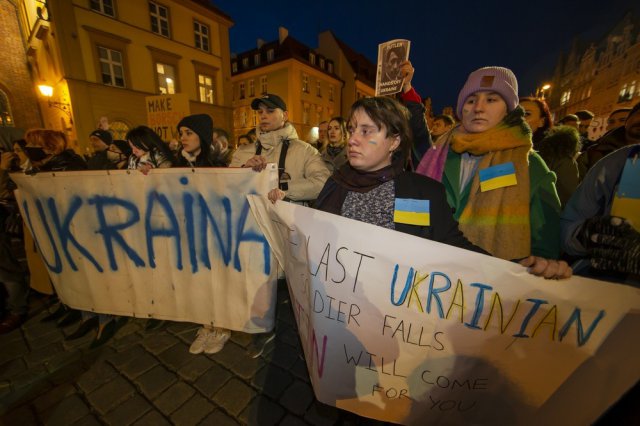 [FOTO] Wrocławianie manifestowali solidarność z Ukrainą