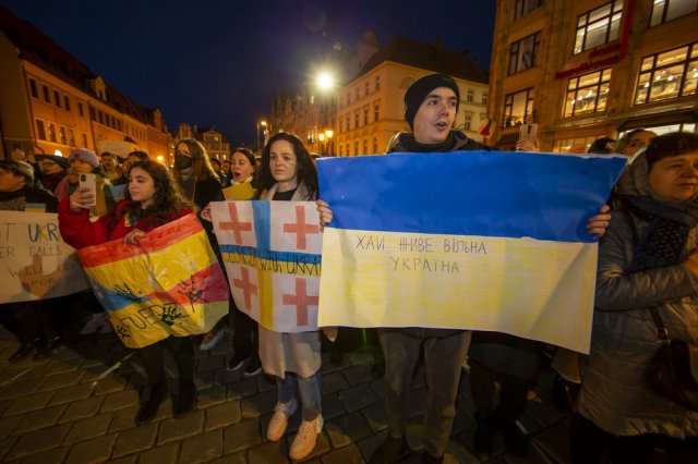[FOTO] Wrocławianie manifestowali solidarność z Ukrainą