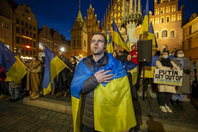 [FOTO] Wrocławianie manifestowali solidarność z Ukrainą