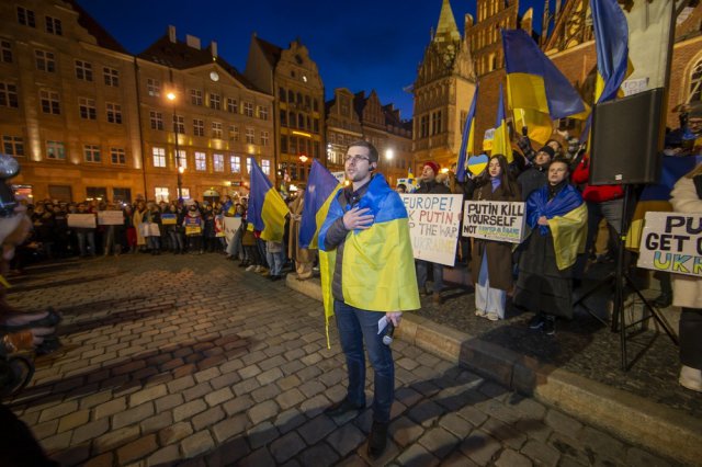 [FOTO] Wrocławianie manifestowali solidarność z Ukrainą